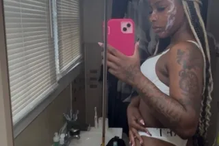 Bring your dick to me & hit my pussy available24/7 - Image 1